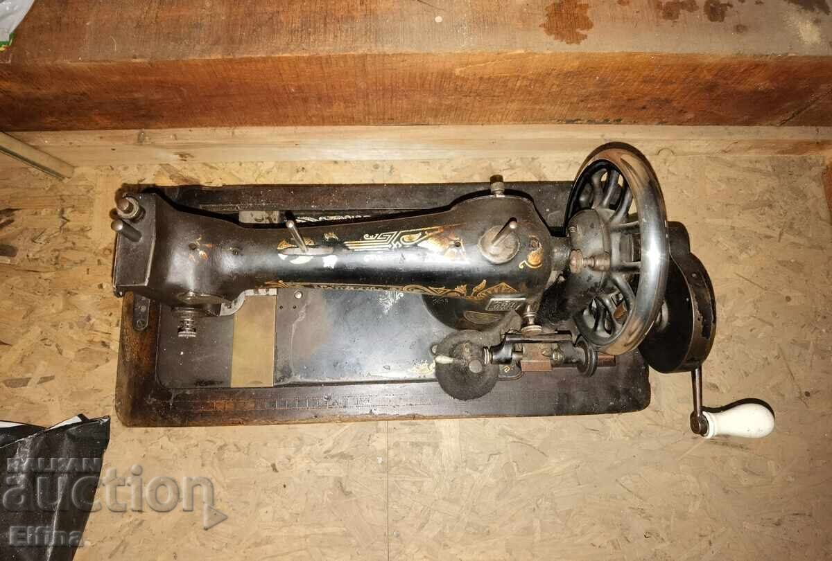Auction Naumann sewing machine for collectors Auction Naumann sewing machine for collectors