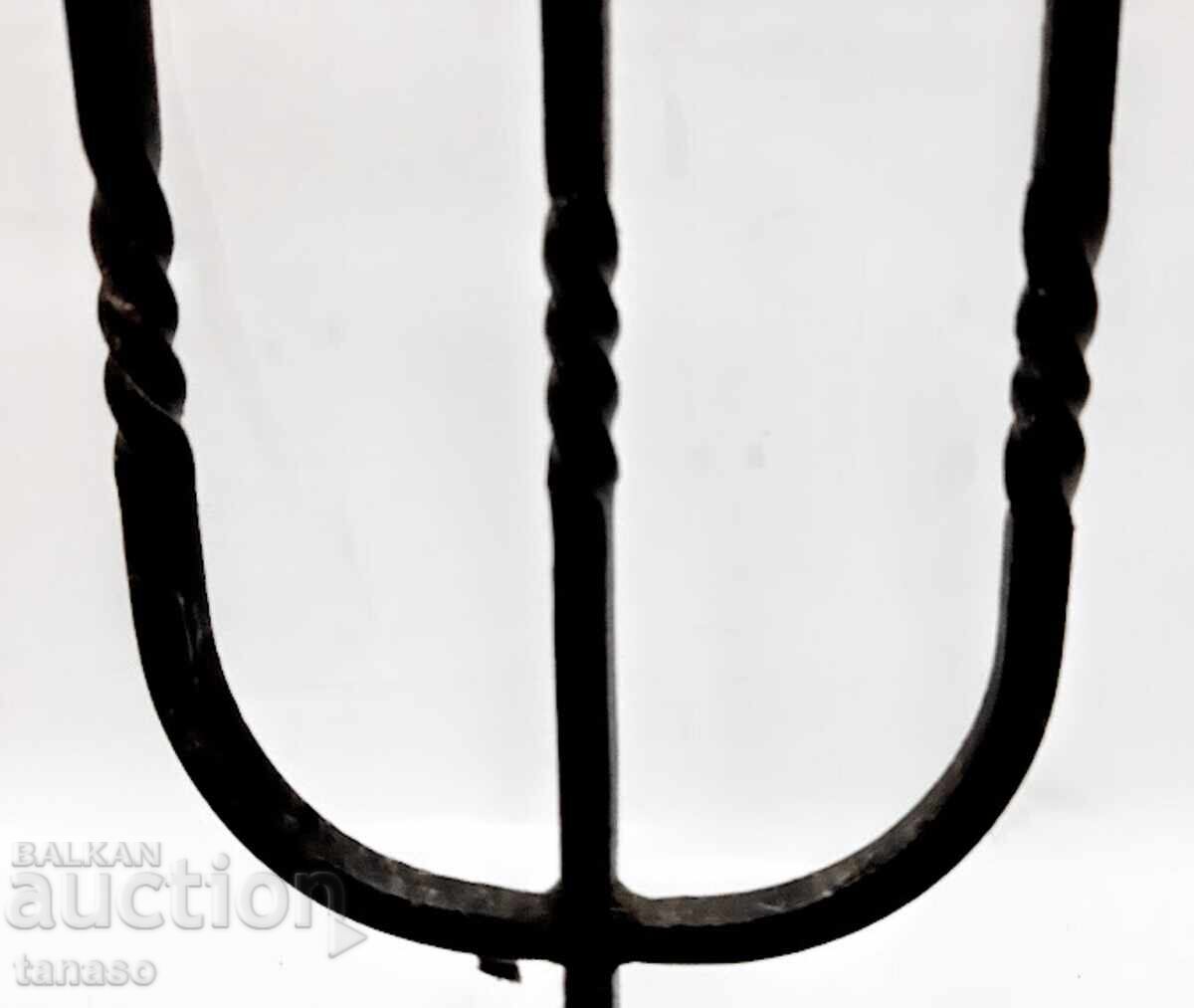 Auction Wrought iron triple candlestick (1.3) Auction Wrought iron triple candlestick (1.3)