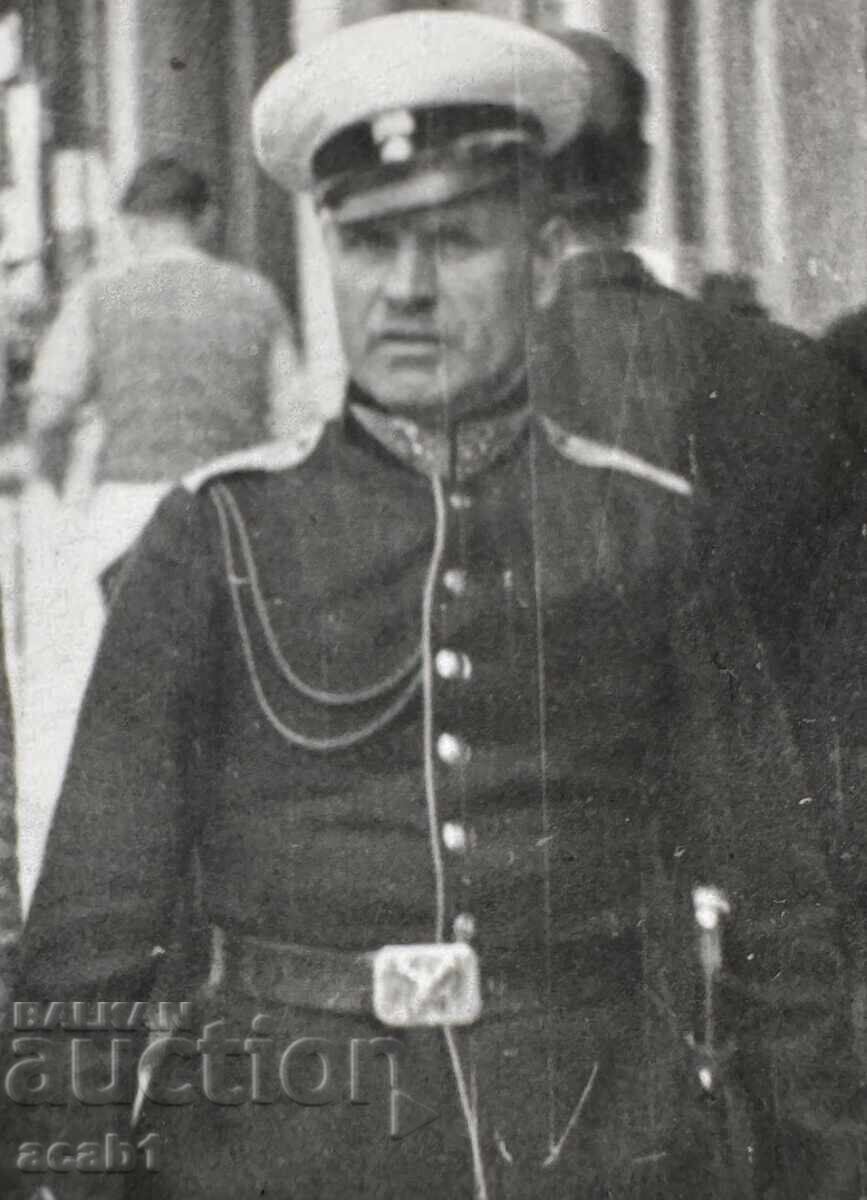 Officer and Friend on the Streets with price 9.99 BGN | € 5.11 Officer and Friend on the Streets with price 9.99 BGN | € 5.11