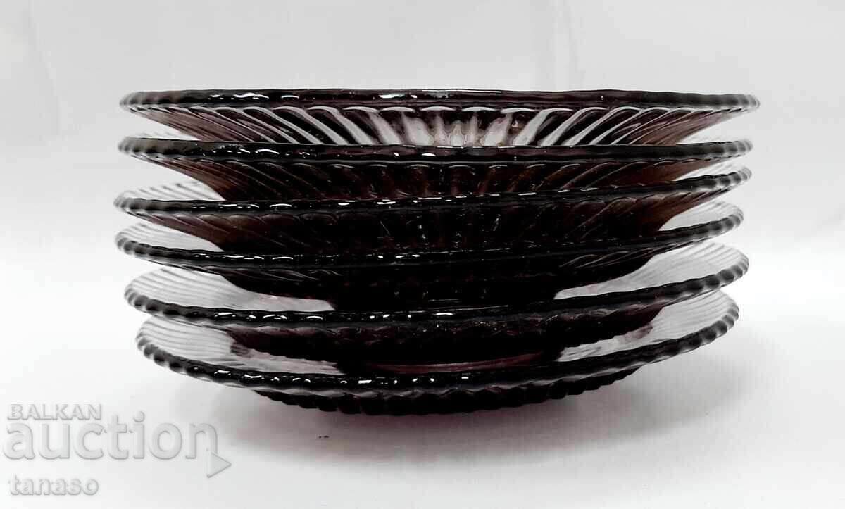 Шест стъклени десертни чинийки, виолетово стъкло (1.2) с цена 30.00 лв. | € 15.34 Шест стъклени десертни чинийки, виолетово стъкло (1.2) с цена 30.00 лв. | € 15.34