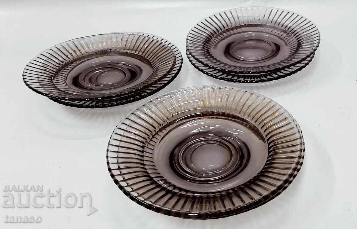 Аукцион Шест стъклени десертни чинийки, виолетово стъкло (1.2) Аукцион Шест стъклени десертни чинийки, виолетово стъкло (1.2)