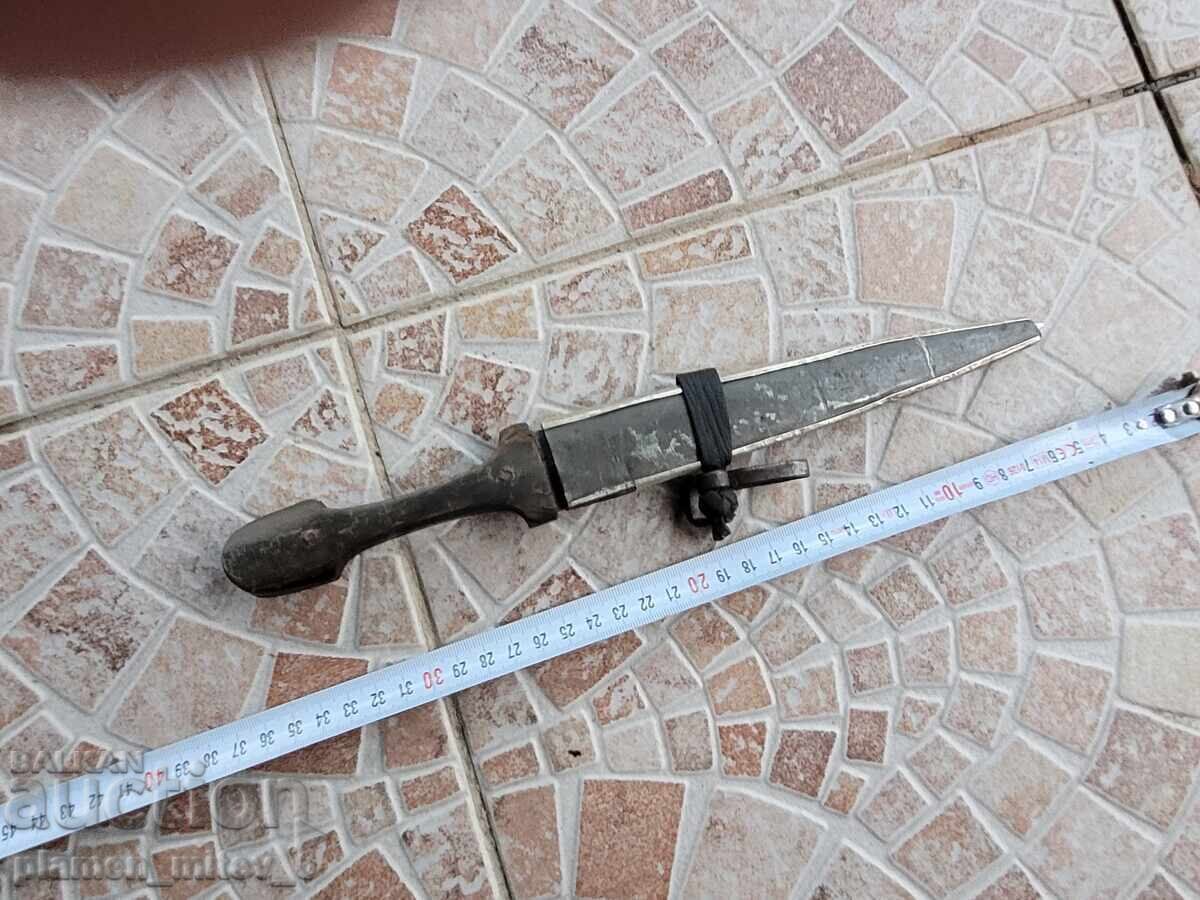 pumnal, pumnal, cuțit, mâzgălire cu preț 370.00 BGN | € 189.18 pumnal, pumnal, cuțit, mâzgălire cu preț 370.00 BGN | € 189.18