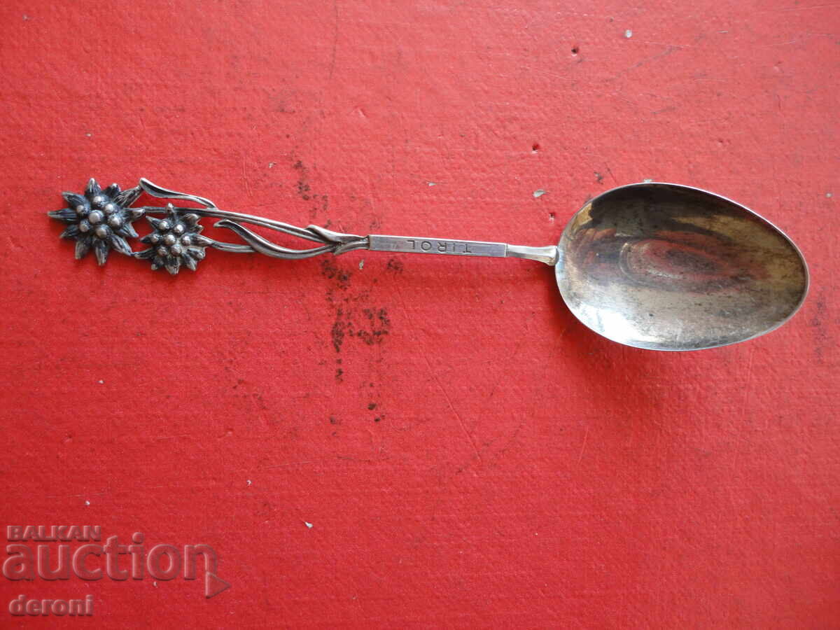 Super lingura de argint cu preț 45.00 BGN | € 23.01 Super lingura de argint cu preț 45.00 BGN | € 23.01