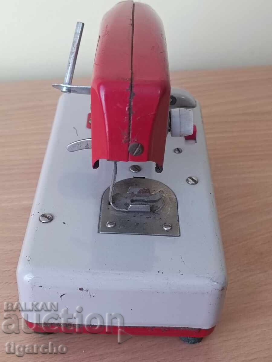 Delivery of An old tin toy