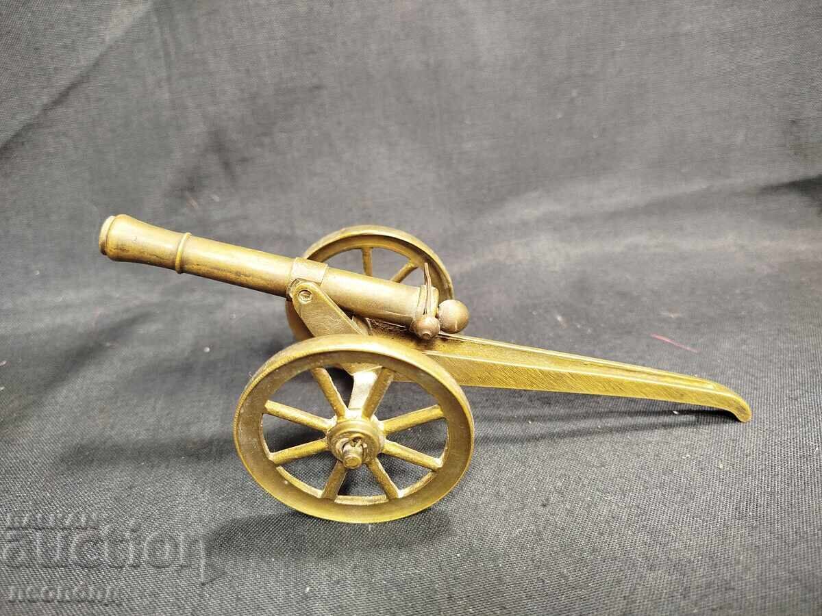 ΠΑΛΙΟ ΡΕΤΡΟ ΤΡΑΠΕΖΙ ΣΟΥΒΕΝΙΡ ΔΙΑΚΟΣΜΗΤΙΚΟ ΠΙΣΤΟΛΙ ΜΠΡΟΥΝΖΙΝΟ ΟΡΕΙΧΑΛΚΟΣ με τιμή 40.00 BGN | € 20.45 ΠΑΛΙΟ ΡΕΤΡΟ ΤΡΑΠΕΖΙ ΣΟΥΒΕΝΙΡ ΔΙΑΚΟΣΜΗΤΙΚΟ ΠΙΣΤΟΛΙ ΜΠΡΟΥΝΖΙΝΟ ΟΡΕΙΧΑΛΚΟΣ με τιμή 40.00 BGN | € 20.45