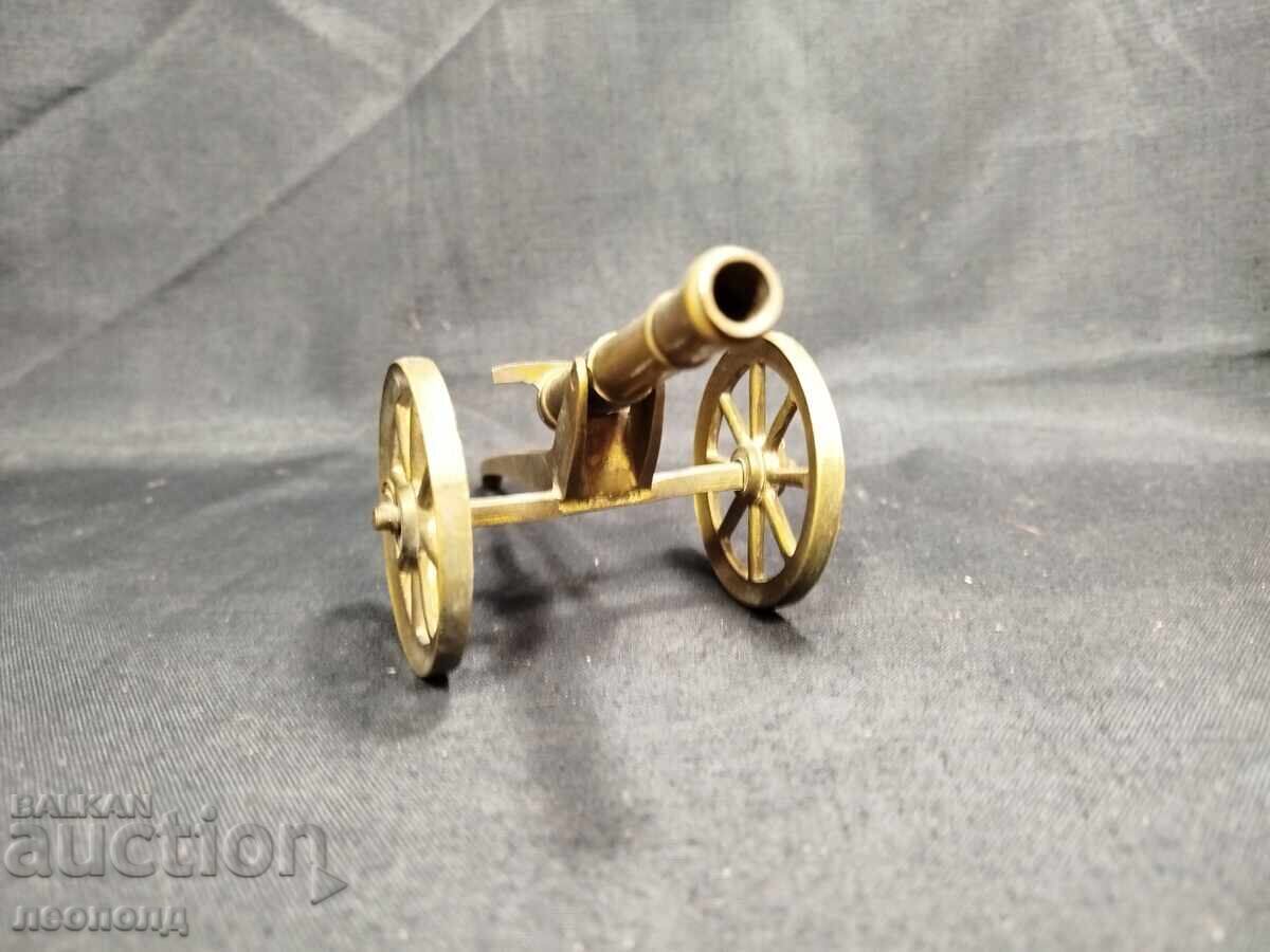 ΠΑΛΙΟ ΡΕΤΡΟ ΤΡΑΠΕΖΙ ΣΟΥΒΕΝΙΡ ΔΙΑΚΟΣΜΗΤΙΚΟ ΠΙΣΤΟΛΙ ΜΠΡΟΥΝΖΙΝΟ ΟΡΕΙΧΑΛΚΟΣ - 5 ΠΑΛΙΟ ΡΕΤΡΟ ΤΡΑΠΕΖΙ ΣΟΥΒΕΝΙΡ ΔΙΑΚΟΣΜΗΤΙΚΟ ΠΙΣΤΟΛΙ ΜΠΡΟΥΝΖΙΝΟ ΟΡΕΙΧΑΛΚΟΣ - 5