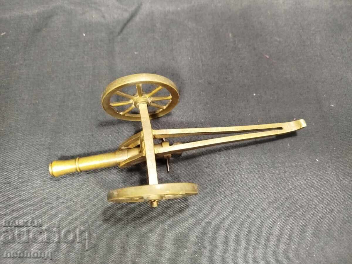 ΠΑΛΙΟ ΡΕΤΡΟ ΤΡΑΠΕΖΙ ΣΟΥΒΕΝΙΡ ΔΙΑΚΟΣΜΗΤΙΚΟ ΠΙΣΤΟΛΙ ΜΠΡΟΥΝΖΙΝΟ ΟΡΕΙΧΑΛΚΟΣ - 6 ΠΑΛΙΟ ΡΕΤΡΟ ΤΡΑΠΕΖΙ ΣΟΥΒΕΝΙΡ ΔΙΑΚΟΣΜΗΤΙΚΟ ΠΙΣΤΟΛΙ ΜΠΡΟΥΝΖΙΝΟ ΟΡΕΙΧΑΛΚΟΣ - 6