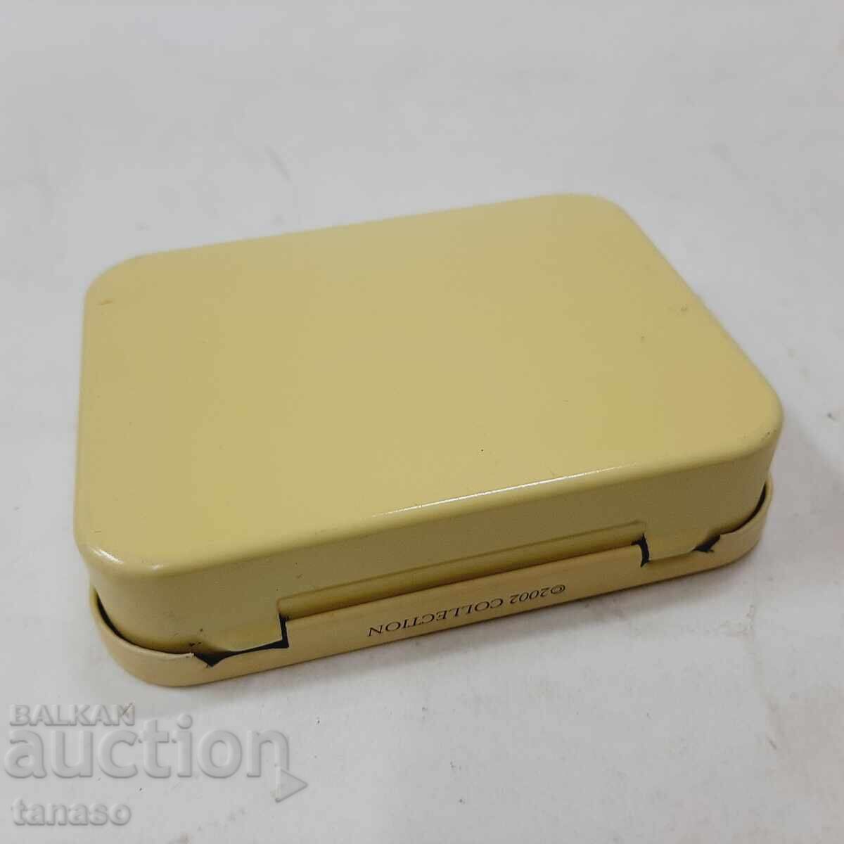 Παράδοση Celestial Seasonings Metal Box (1.4) Παράδοση Celestial Seasonings Metal Box (1.4)