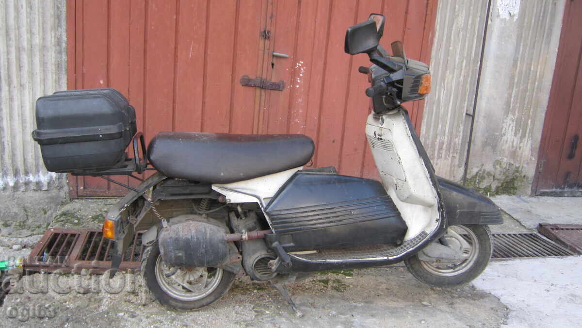 Trotineta „PEJ0” cu preț 200.00 BGN | € 102.26 Trotineta „PEJ0” cu preț 200.00 BGN | € 102.26