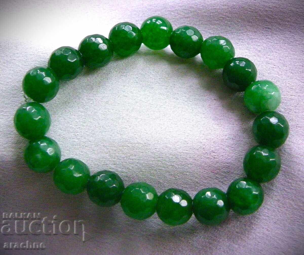 Mărgele de smarald, Zambia, în formă de brățară cu preț 78.00 BGN | € 39.88 Mărgele de smarald, Zambia, în formă de brățară cu preț 78.00 BGN | € 39.88