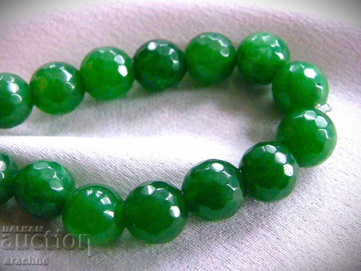 Licitație Mărgele de smarald, Zambia, în formă de brățară Licitație Mărgele de smarald, Zambia, în formă de brățară