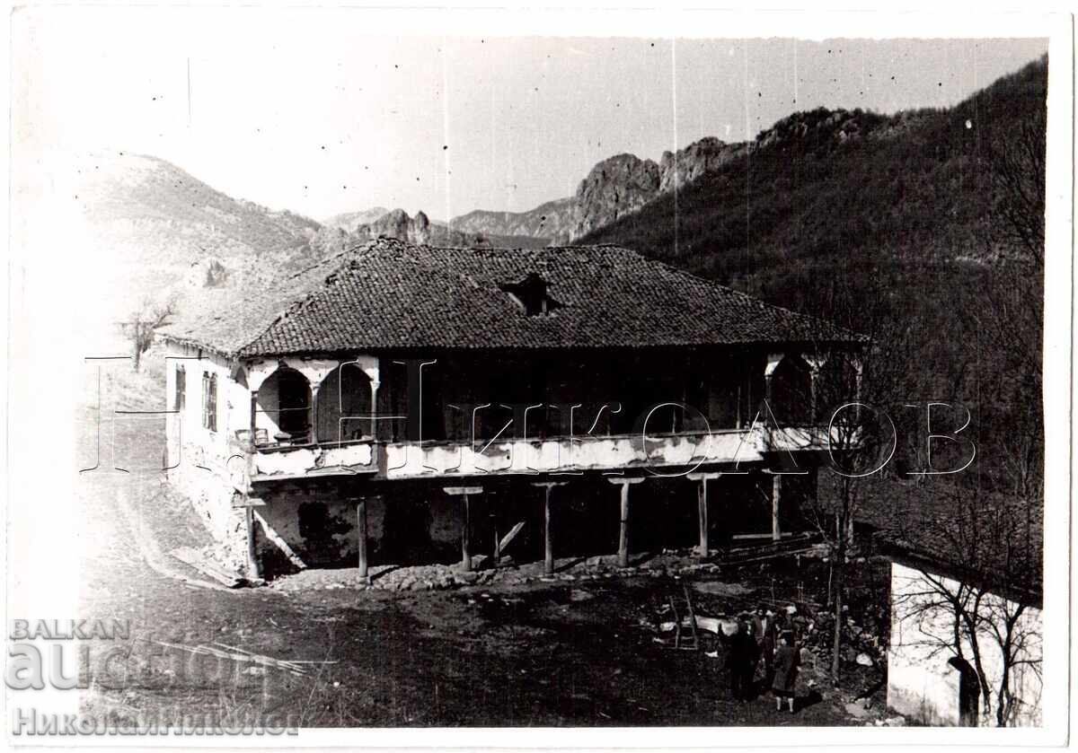 OLD PHOTO LARGE OLD MOUNTAIN HOUSE D426