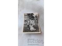 Photo Yundola Four young girls in front of a villa 1954