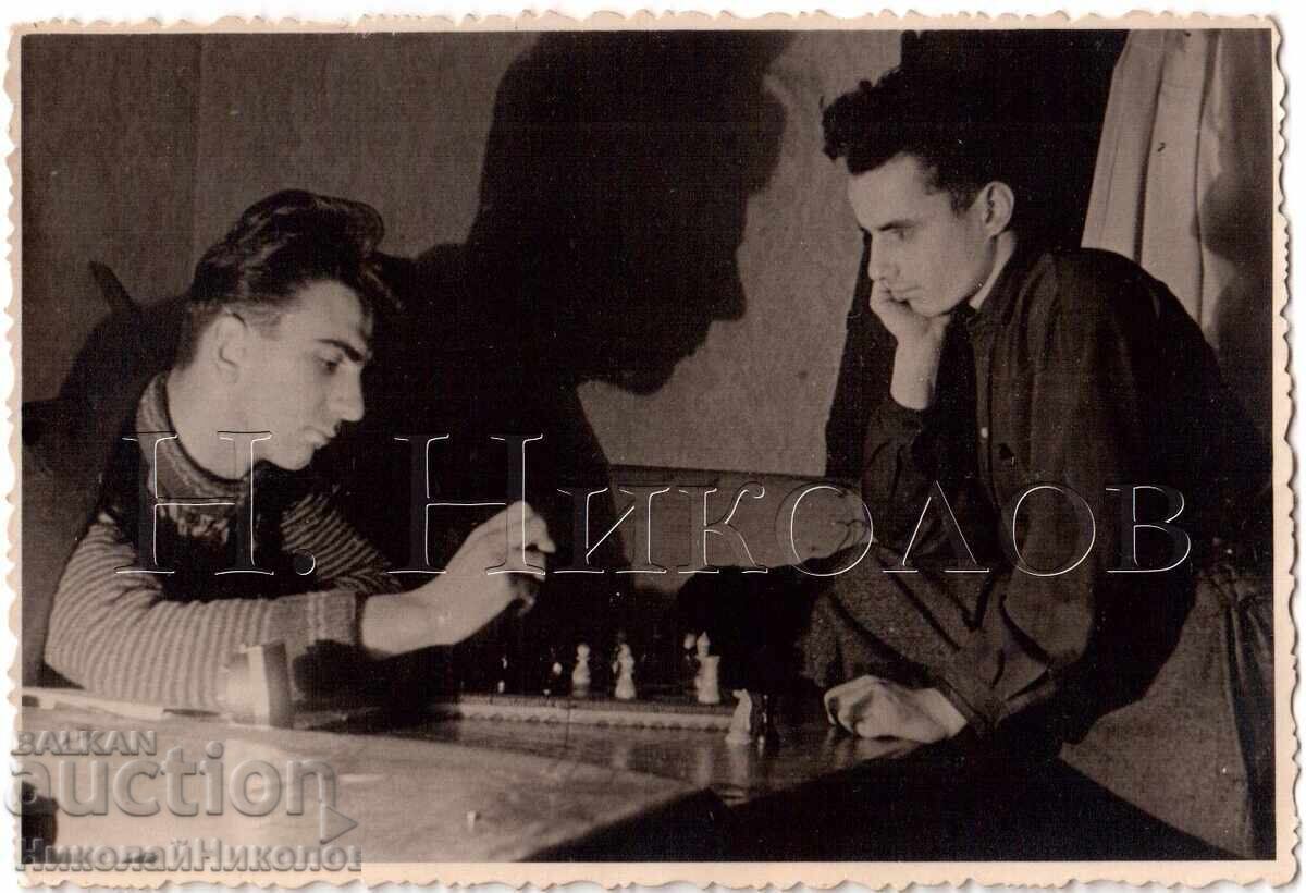 1949 OLD PHOTO CHESS BULGARIAN STUDENT IN THE USSR D430 1949 OLD PHOTO CHESS BULGARIAN STUDENT IN THE USSR D430