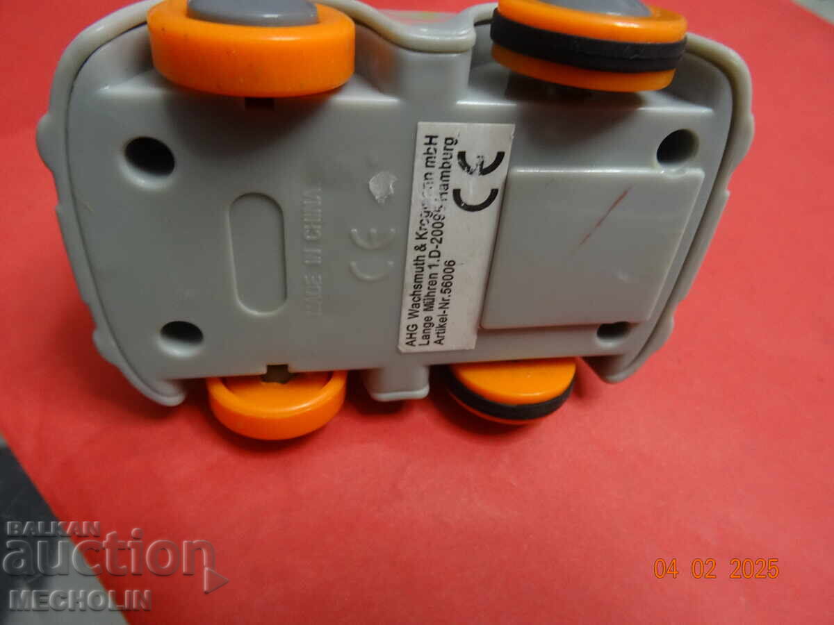 OLD RETRO TOY POLICEMAN - 5