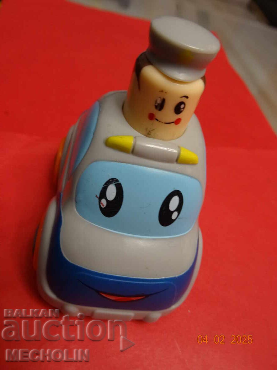 OLD RETRO TOY POLICEMAN - 6