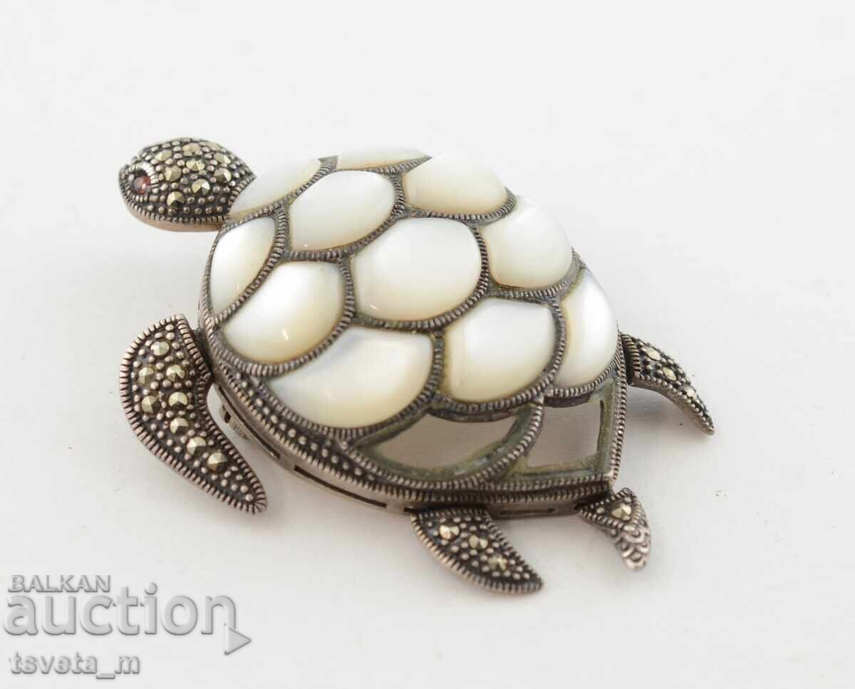 Silver brooch / locket turtle with mother-of-pearl and marcasite with price 60.00 BGN | € 30.68 Silver brooch / locket turtle with mother-of-pearl and marcasite with price 60.00 BGN | € 30.68