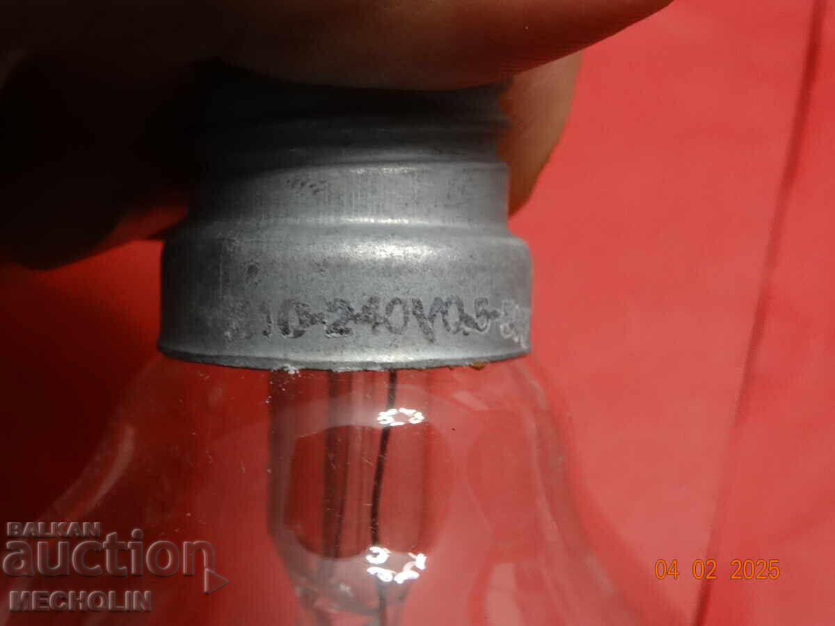 Доставка на СТАРА РЕТРО  ГОЛЯМА ЛАМПА СЪС СВЕТЕЩО ПАТЕ