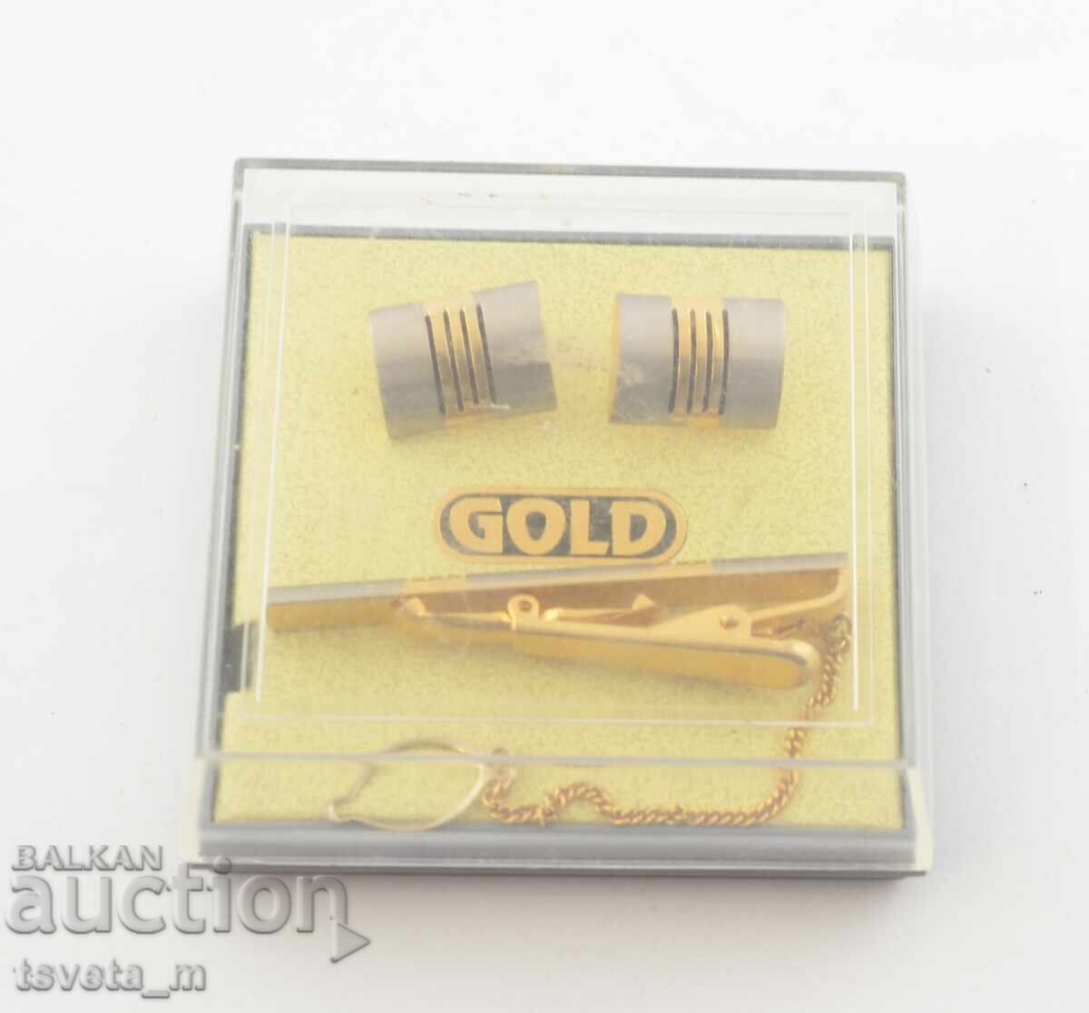 Auction Set of cufflinks, buttonholes and tie pin Auction Set of cufflinks, buttonholes and tie pin