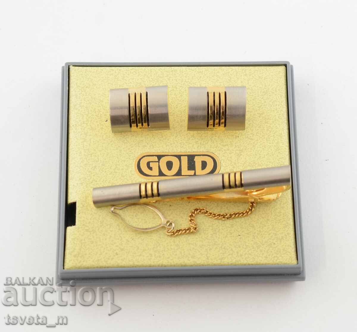 Set of cufflinks, buttonholes and tie pin Set of cufflinks, buttonholes and tie pin