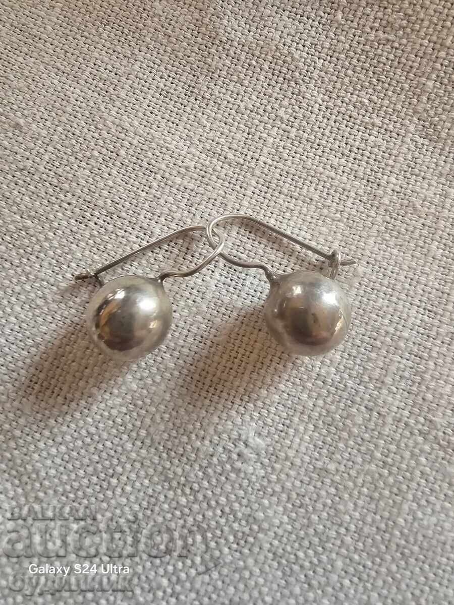 Delivery of Silver earrings 925 Sample. 8g. Delivery of Silver earrings 925 Sample. 8g.