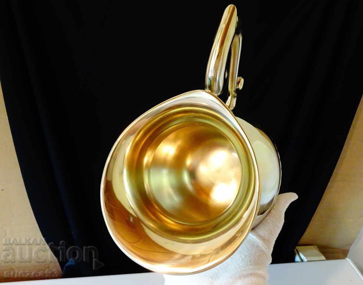 Licitație Cană de bronz pentru vin, 1.25 kg Licitație Cană de bronz pentru vin, 1.25 kg