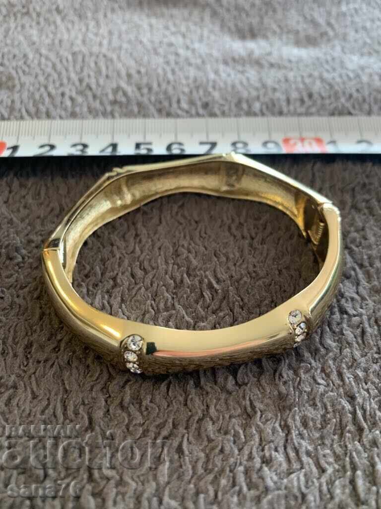 Frumoasă brățară nouă de damă-4 cu preț 9.00 BGN | € 4.60 Frumoasă brățară nouă de damă-4 cu preț 9.00 BGN | € 4.60