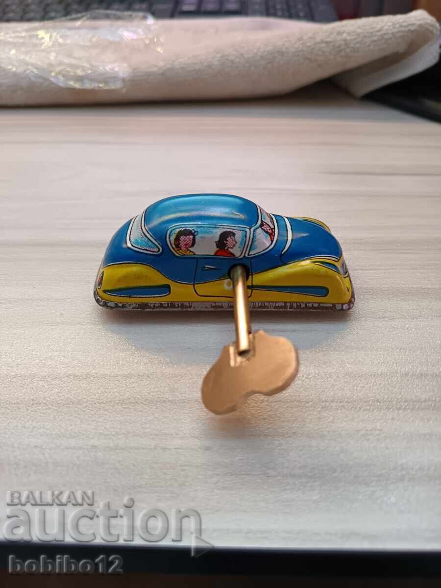 Παλιό τενεκέ. καροτσάκι Παλιό τενεκέ. καροτσάκι