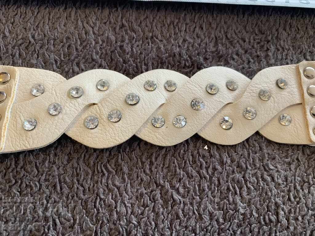 Beautiful new women's bracelet-9 with price 2.00 BGN | € 1.02 Beautiful new women's bracelet-9 with price 2.00 BGN | € 1.02