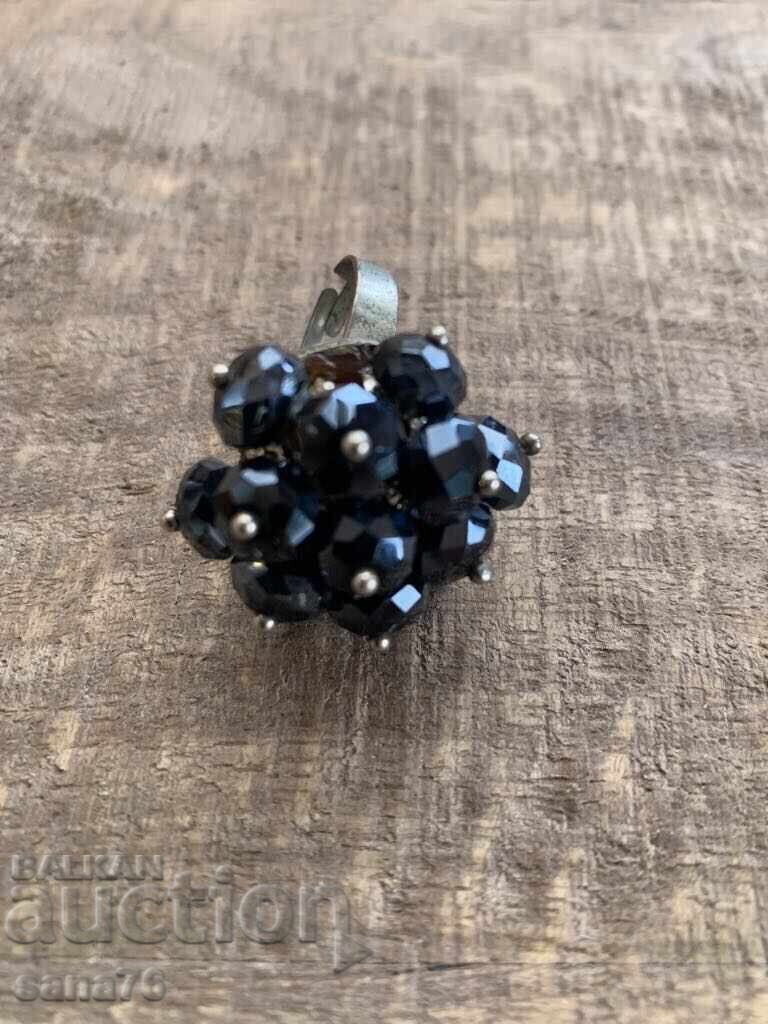 Beautiful women's adjustable ring with black stones with price 3.00 BGN | € 1.53 Beautiful women's adjustable ring with black stones with price 3.00 BGN | € 1.53