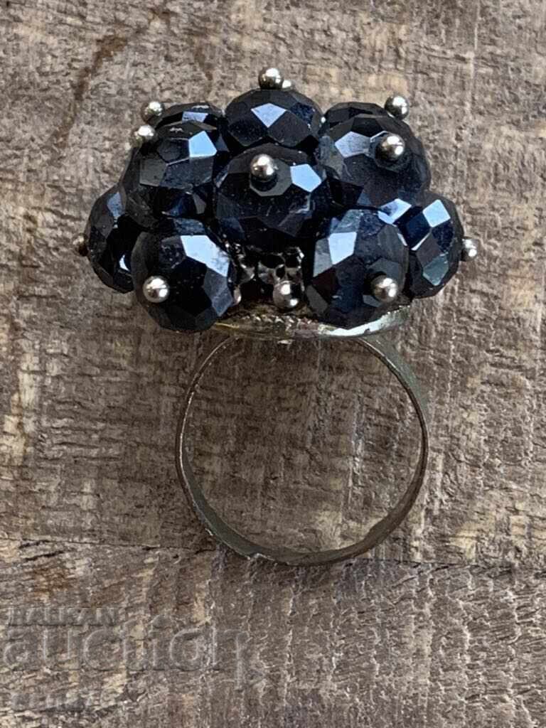 Auction Beautiful women's adjustable ring with black stones Auction Beautiful women's adjustable ring with black stones