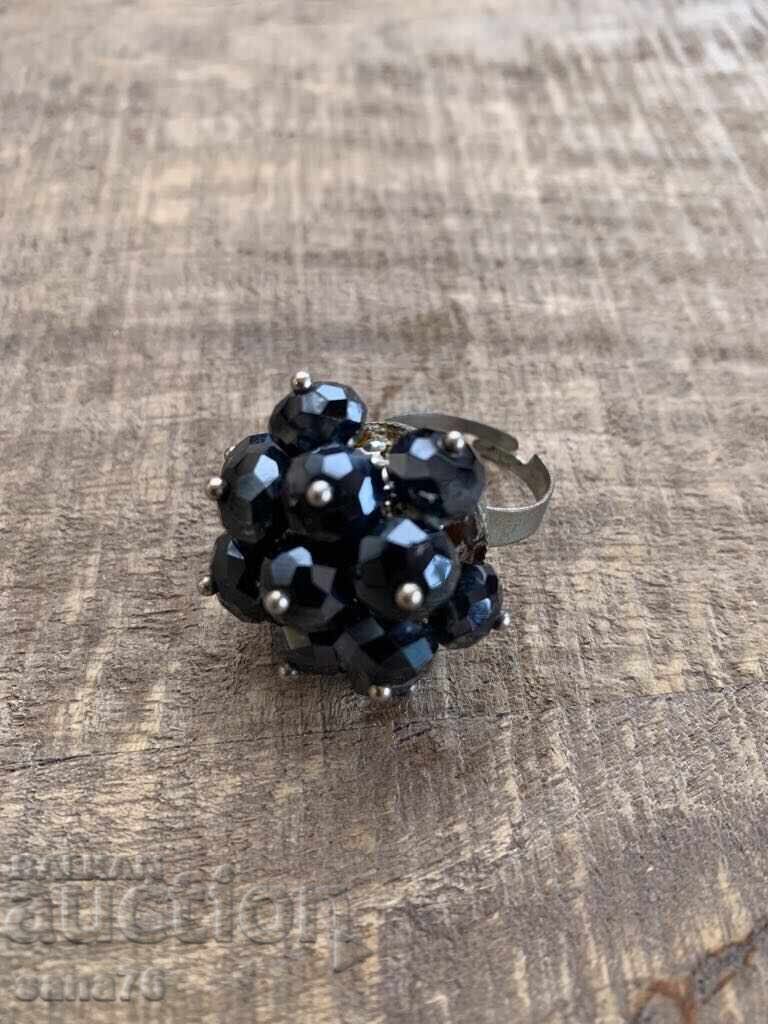 Beautiful women's adjustable ring with black stones Beautiful women's adjustable ring with black stones