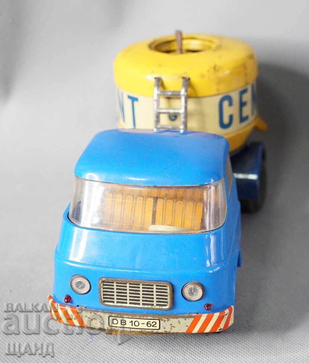Vechi model de jucărie de camion de ciment din metal rar german cu preț € 13.23 | 25.88 BGN Vechi model de jucărie de camion de ciment din metal rar german cu preț € 13.23 | 25.88 BGN