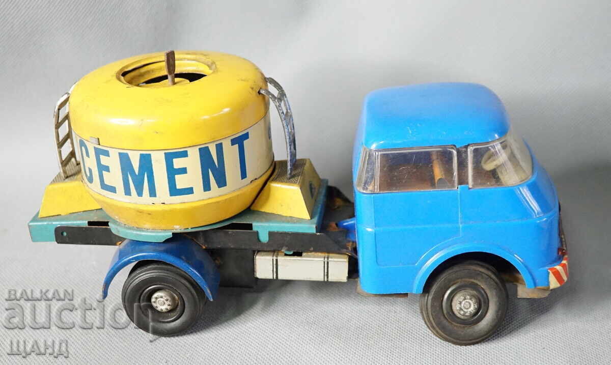 Licitație Vechi model de jucărie de camion de ciment din metal rar german