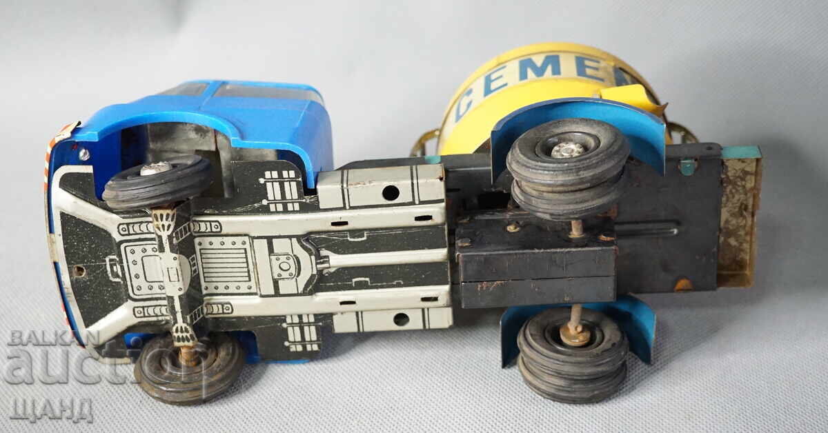 Vechi model de jucărie de camion de ciment din metal rar german - 5 Vechi model de jucărie de camion de ciment din metal rar german - 5