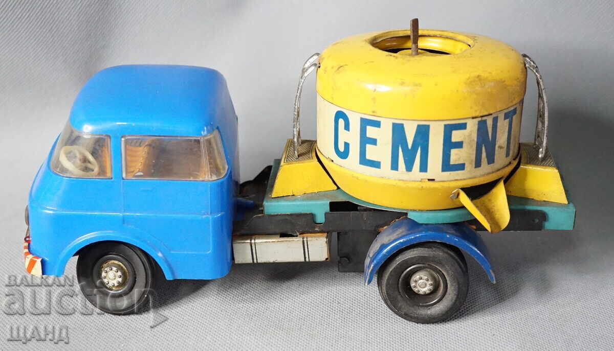 Vechi model de jucărie de camion de ciment din metal rar german Vechi model de jucărie de camion de ciment din metal rar german