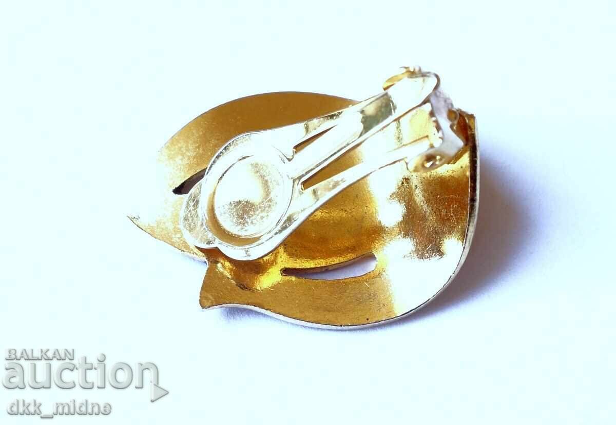 Auction Brooch - for ladies Auction Brooch - for ladies