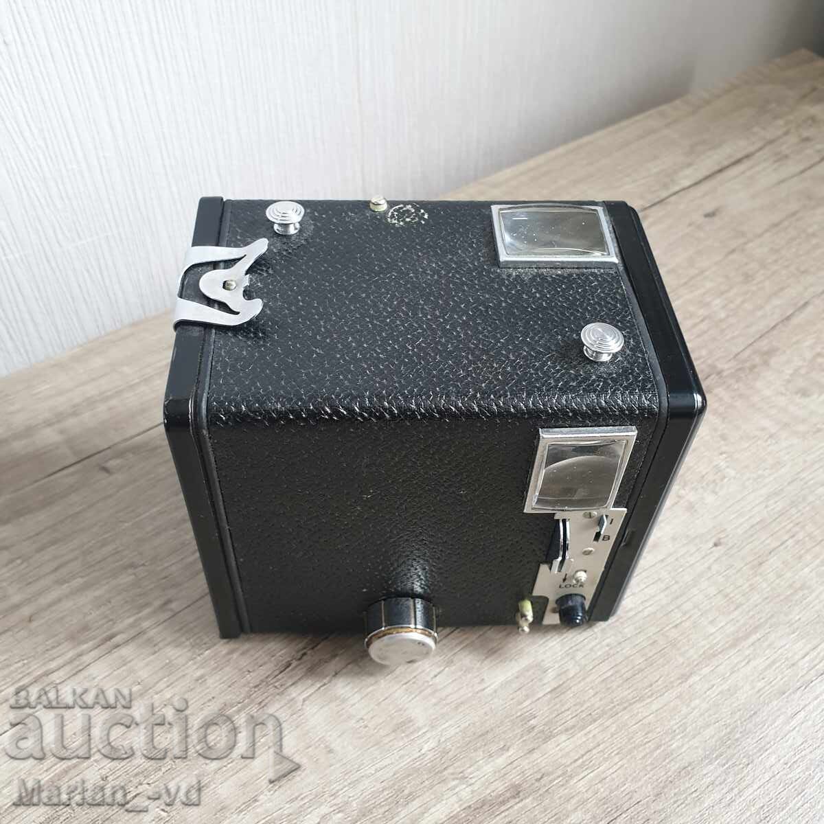Auction Kodak Six-20 Brownie camera Auction Kodak Six-20 Brownie camera