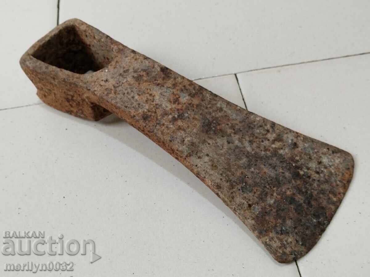 Delivery of Old forged turnhoe, wrought iron, hoe, blade, axe Delivery of Old forged turnhoe, wrought iron, hoe, blade, axe