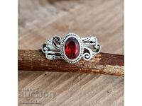 4650 Silver ring with Garnet