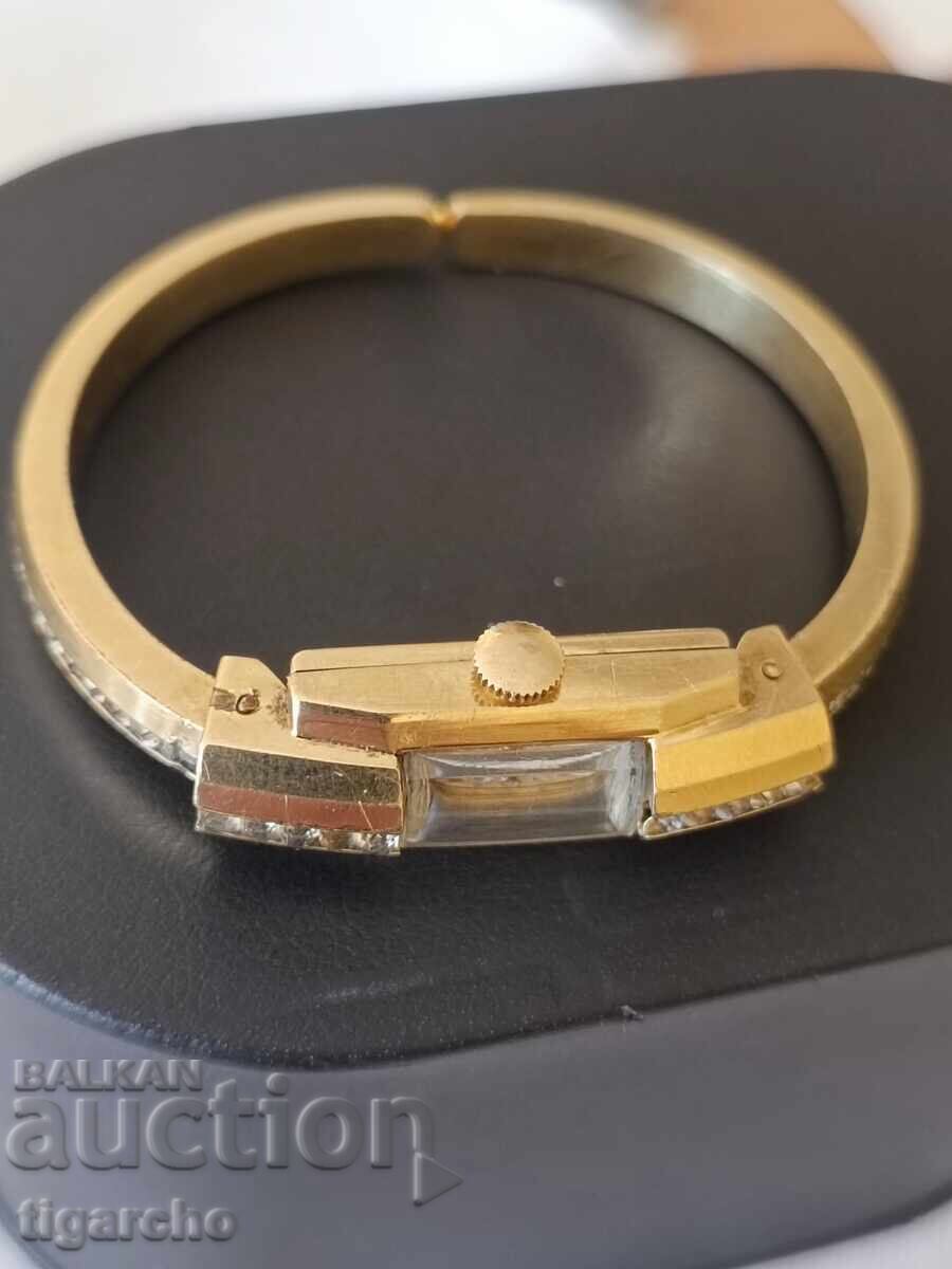 Дамски часовник DOM WTCH с цена 120.00 лв. | € 61.36