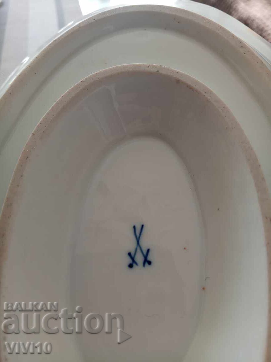 Delivery of Gorgeous Meissen porcelain saucer Delivery of Gorgeous Meissen porcelain saucer