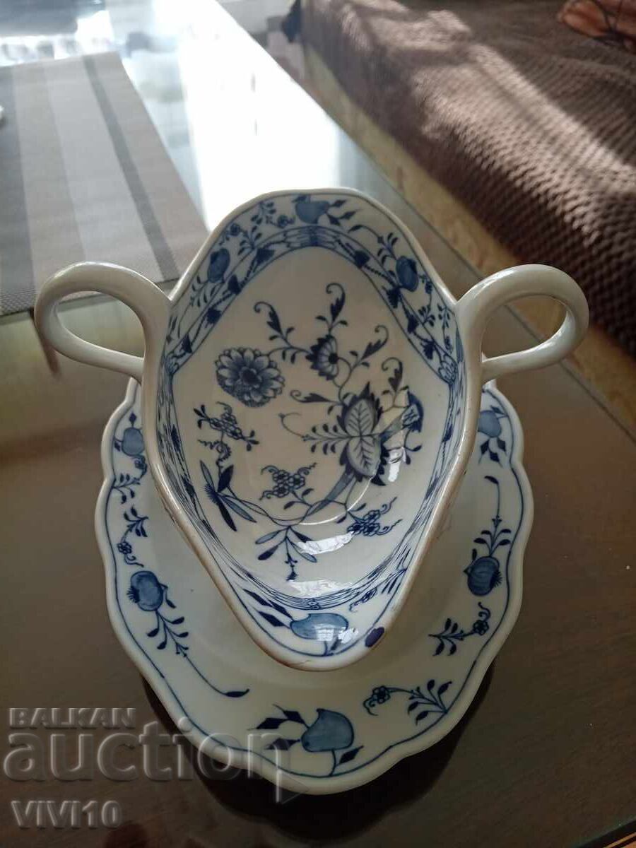 Gorgeous Meissen porcelain saucer Gorgeous Meissen porcelain saucer