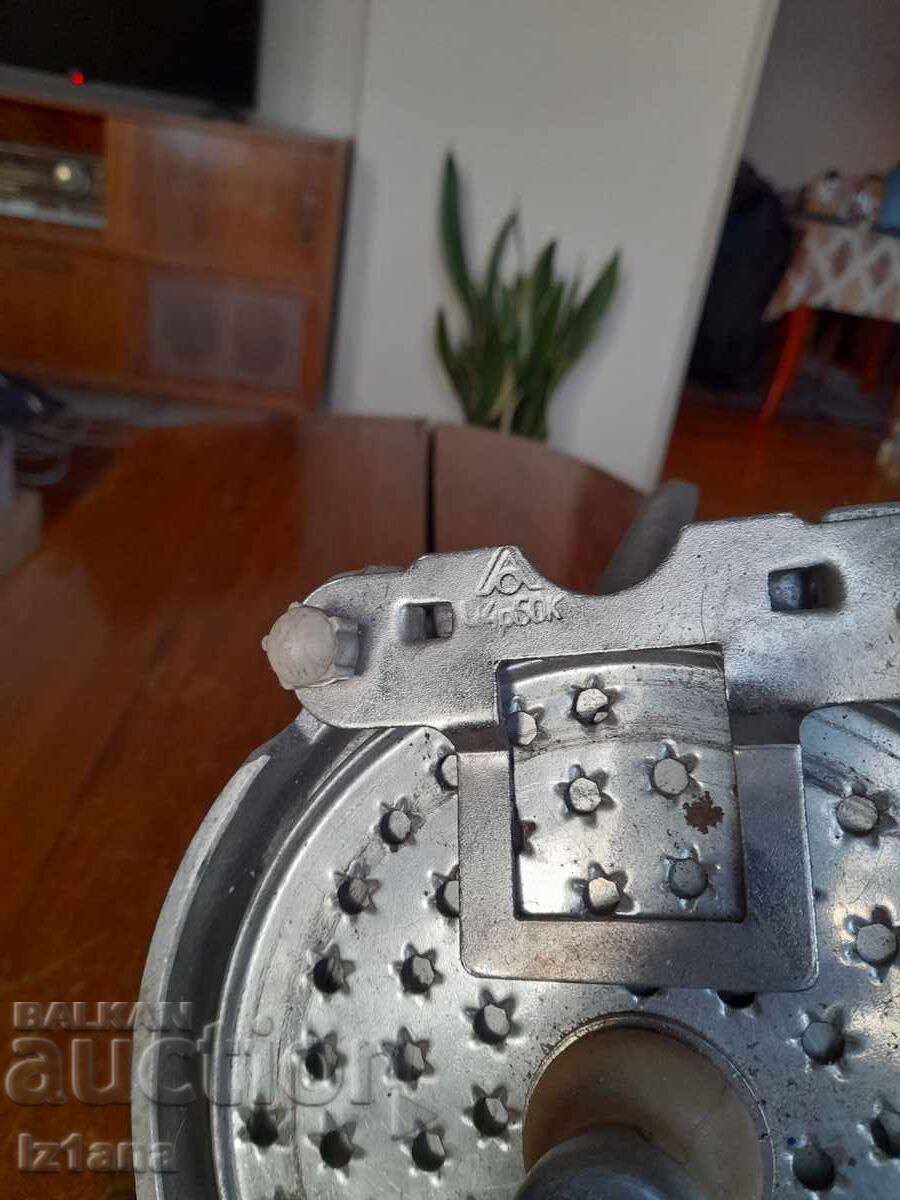 Auction Old grinder, grater Auction Old grinder, grater