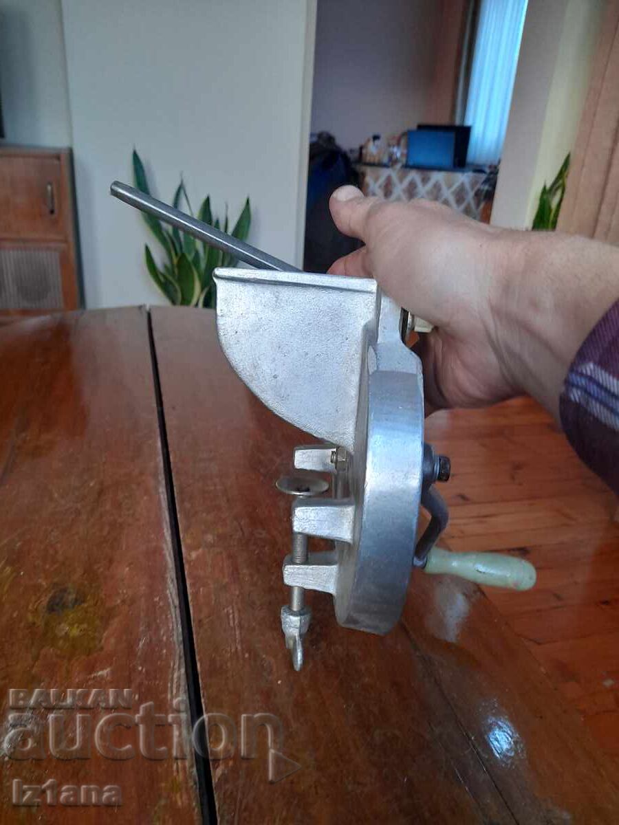 Delivery of Old grinder, grater Delivery of Old grinder, grater