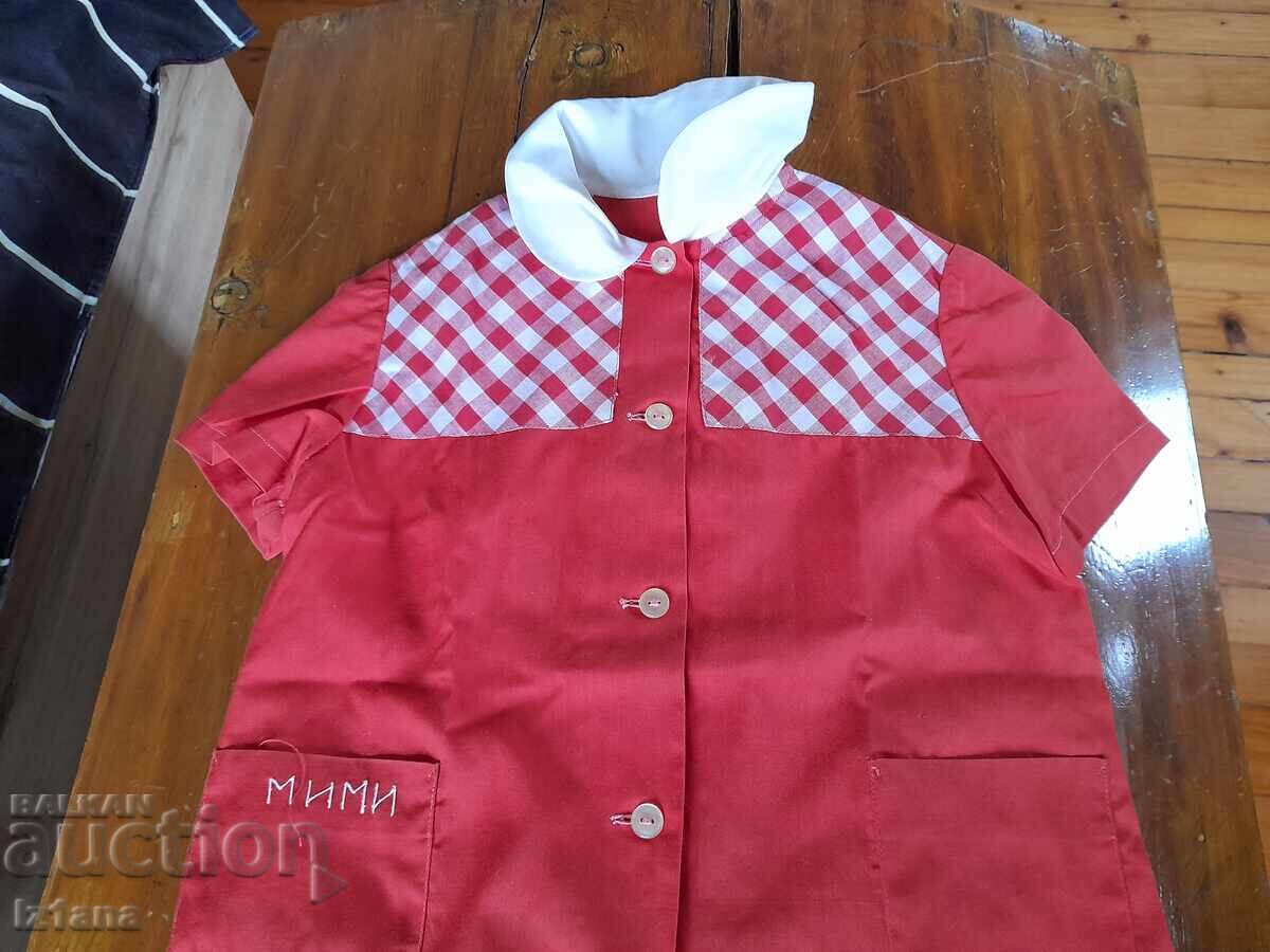 șorț vechi de grădiniță cu preț 32.00 BGN | € 16.36 șorț vechi de grădiniță cu preț 32.00 BGN | € 16.36