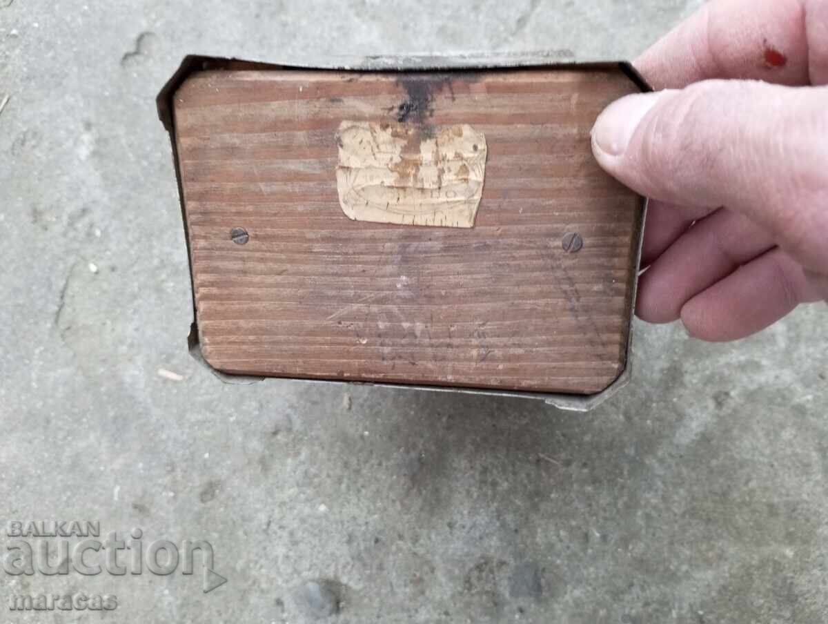 Επιτραπέζιο ρολόι με φανάρι Τζόκερ. με τιμή € 40.90 | 79.99 BGN