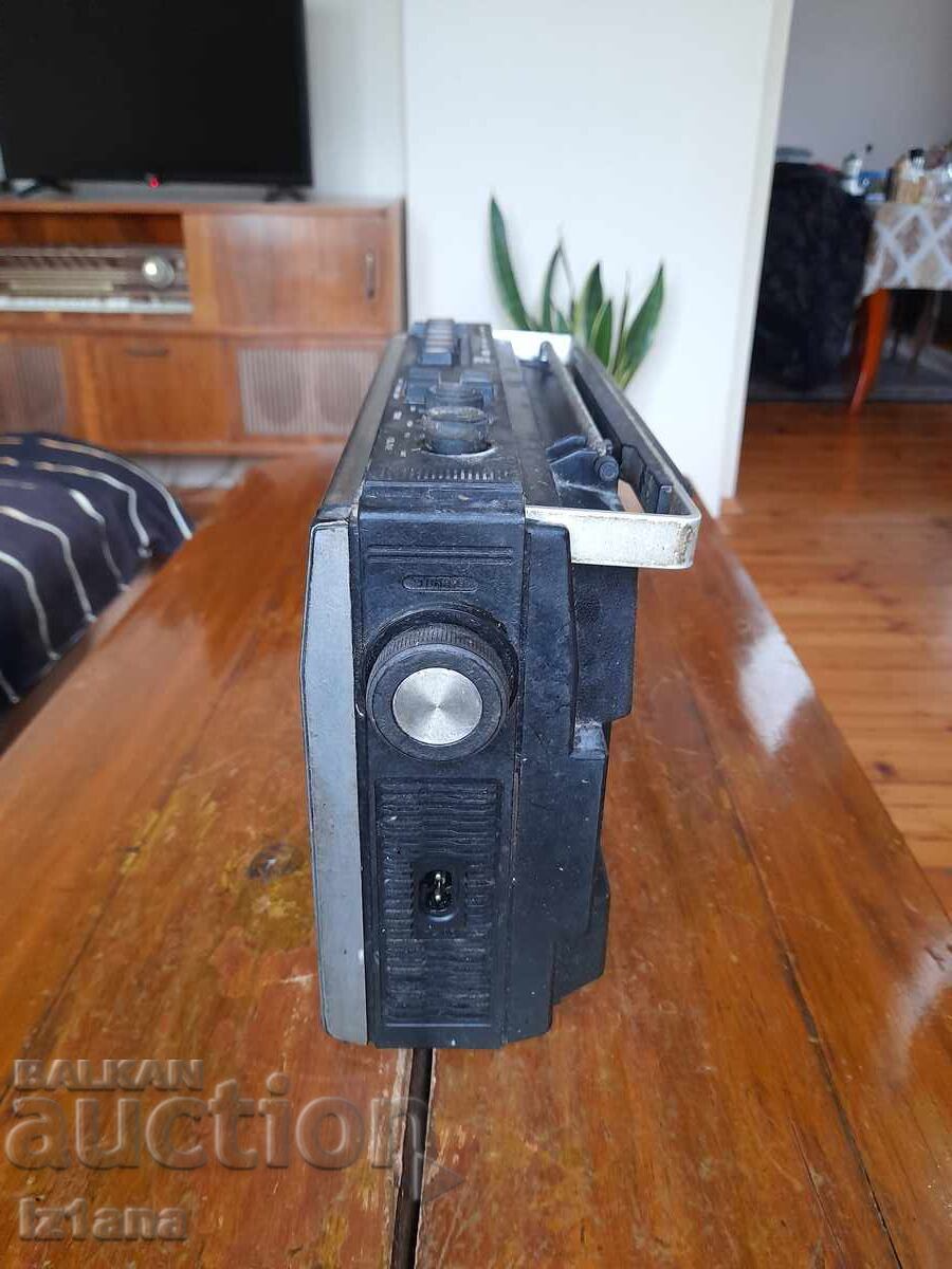 Delivery of Old Hitachi radio cassette player Delivery of Old Hitachi radio cassette player