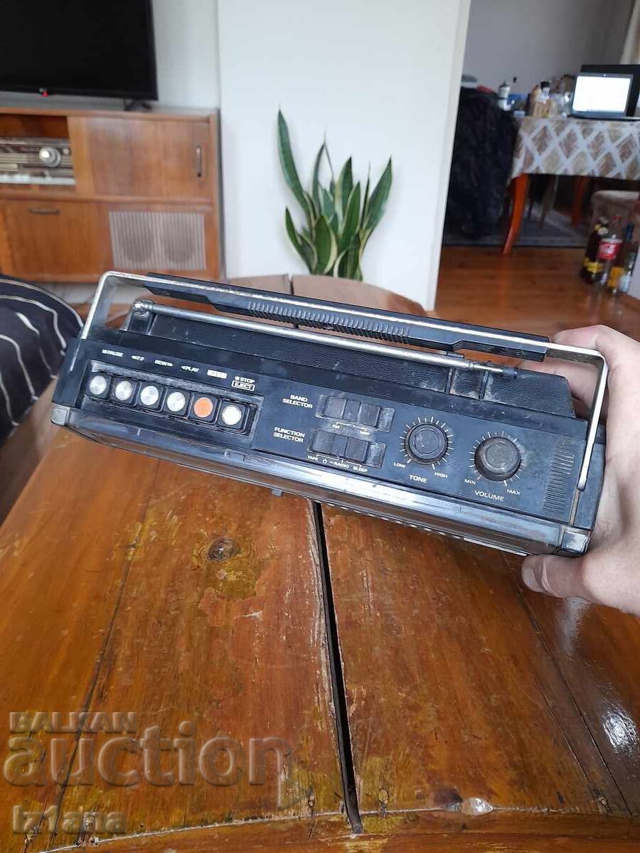 Old Hitachi radio cassette player - 5 Old Hitachi radio cassette player - 5