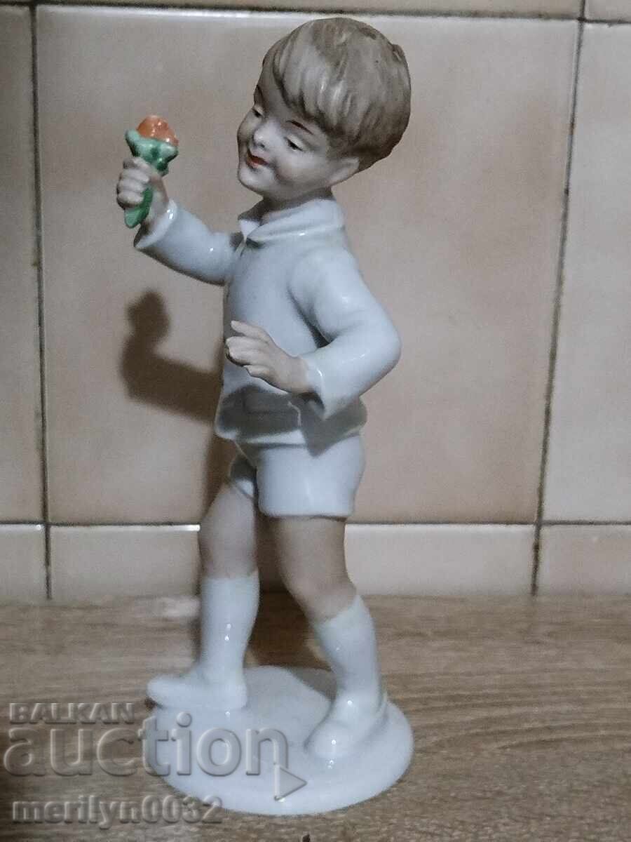 Statueta figurina portelan GERMANIA cu preț 129.00 BGN | € 65.96